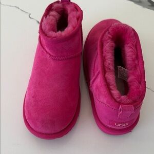 RARE UGG Fuchsia Suede Boots Girls size 5 - worn once and like new